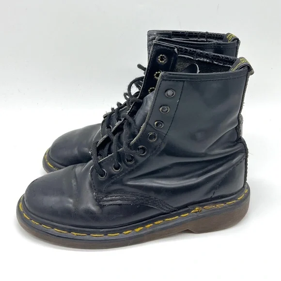 Vintage Made in England Dr. Marten Lace Up Boots - Picture 6 of 15